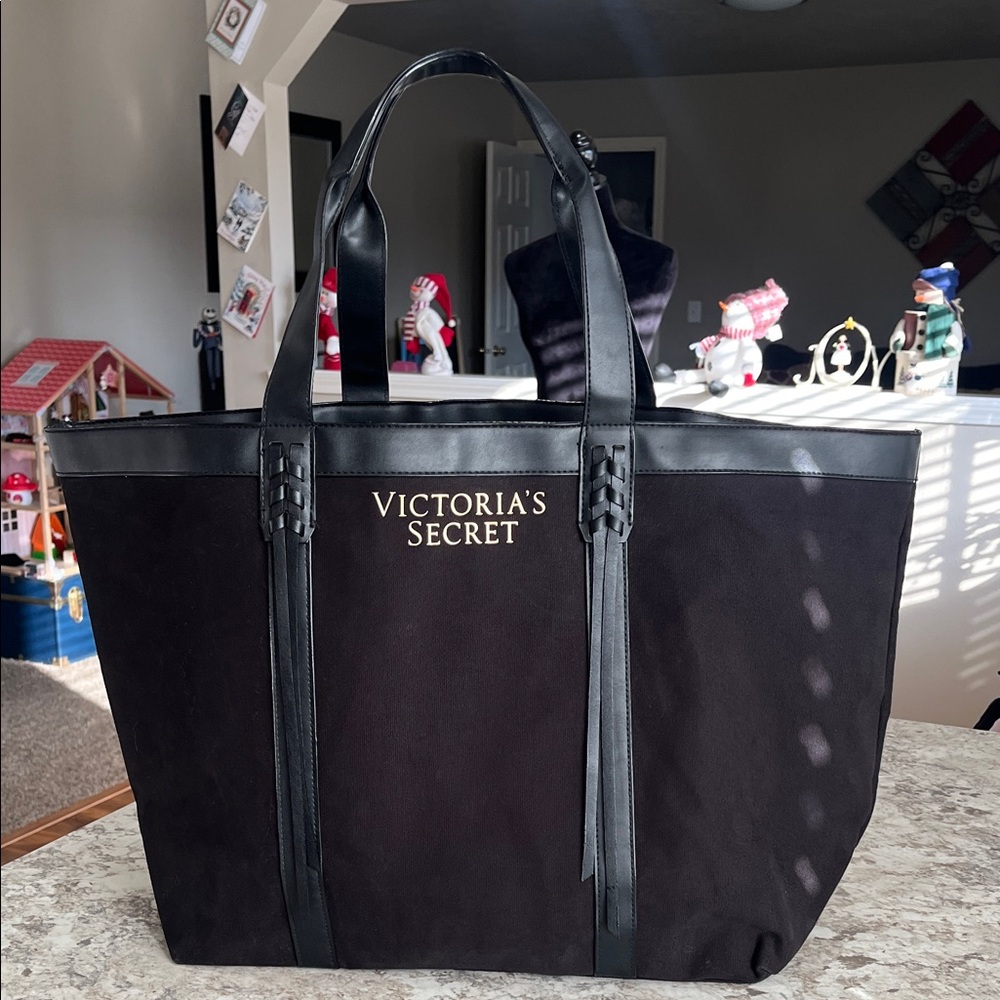NWOT LIMITED EDITION Victoria’s Secret Travel Tote Duffel/Weekender Bag